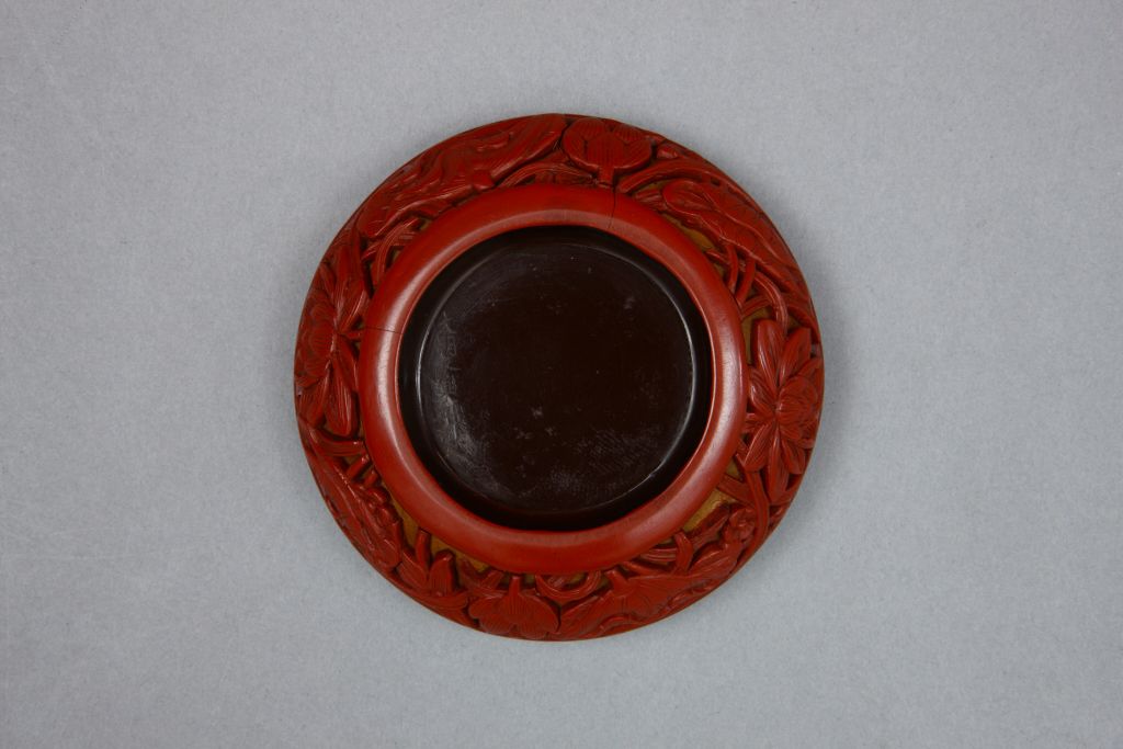 图片[3]-Carved lotus and wild rice round box-China Archive